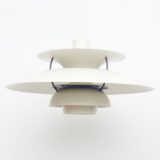 Biala lampa PH5, P. Henningsen dla Louis Poulsen, lata 80’te