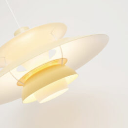 Waniliowa lampa PH5, P. Henningsen dla L. Poulsen